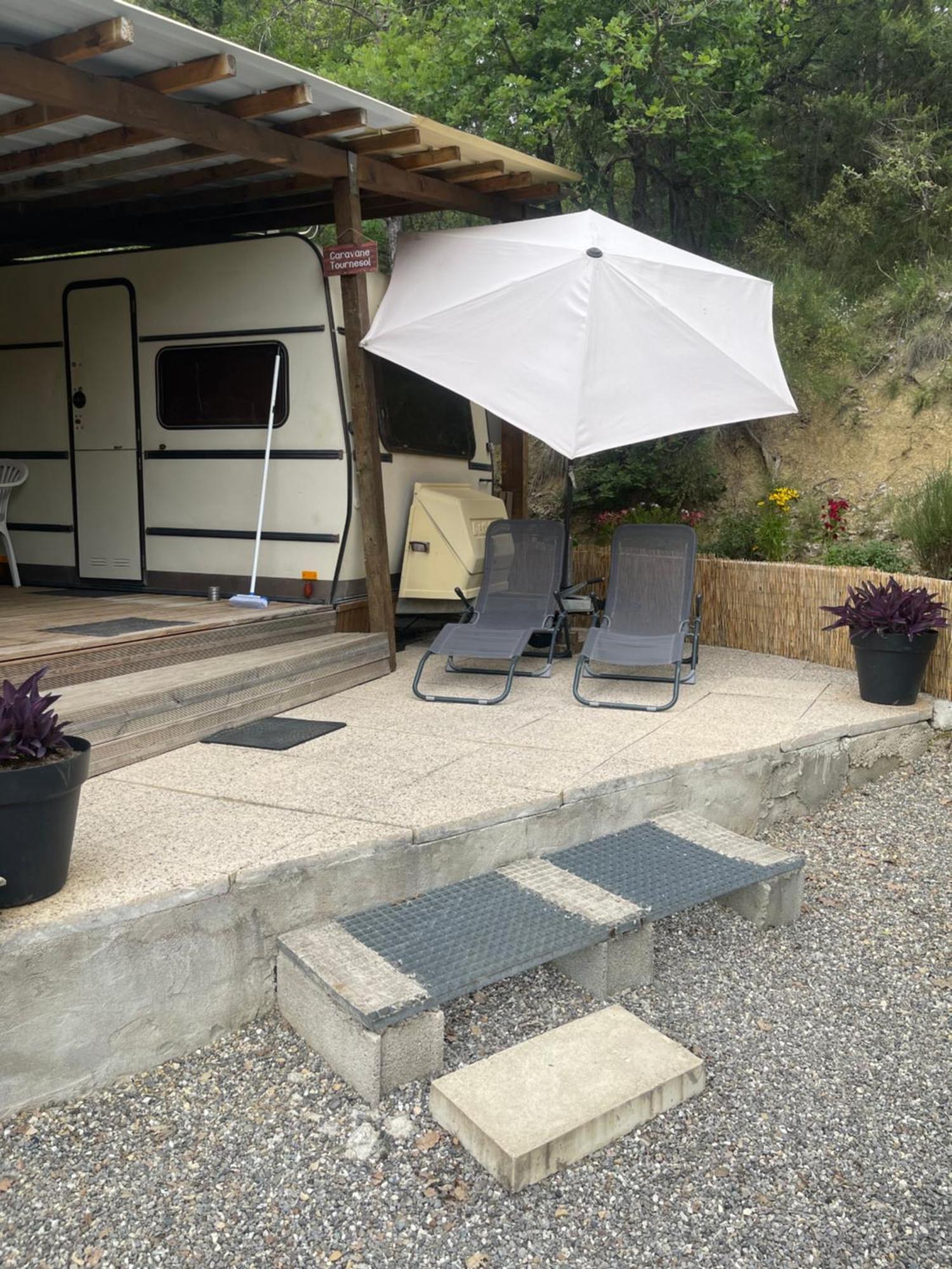 Caravanes De Provence Aiglun  Exterior photo